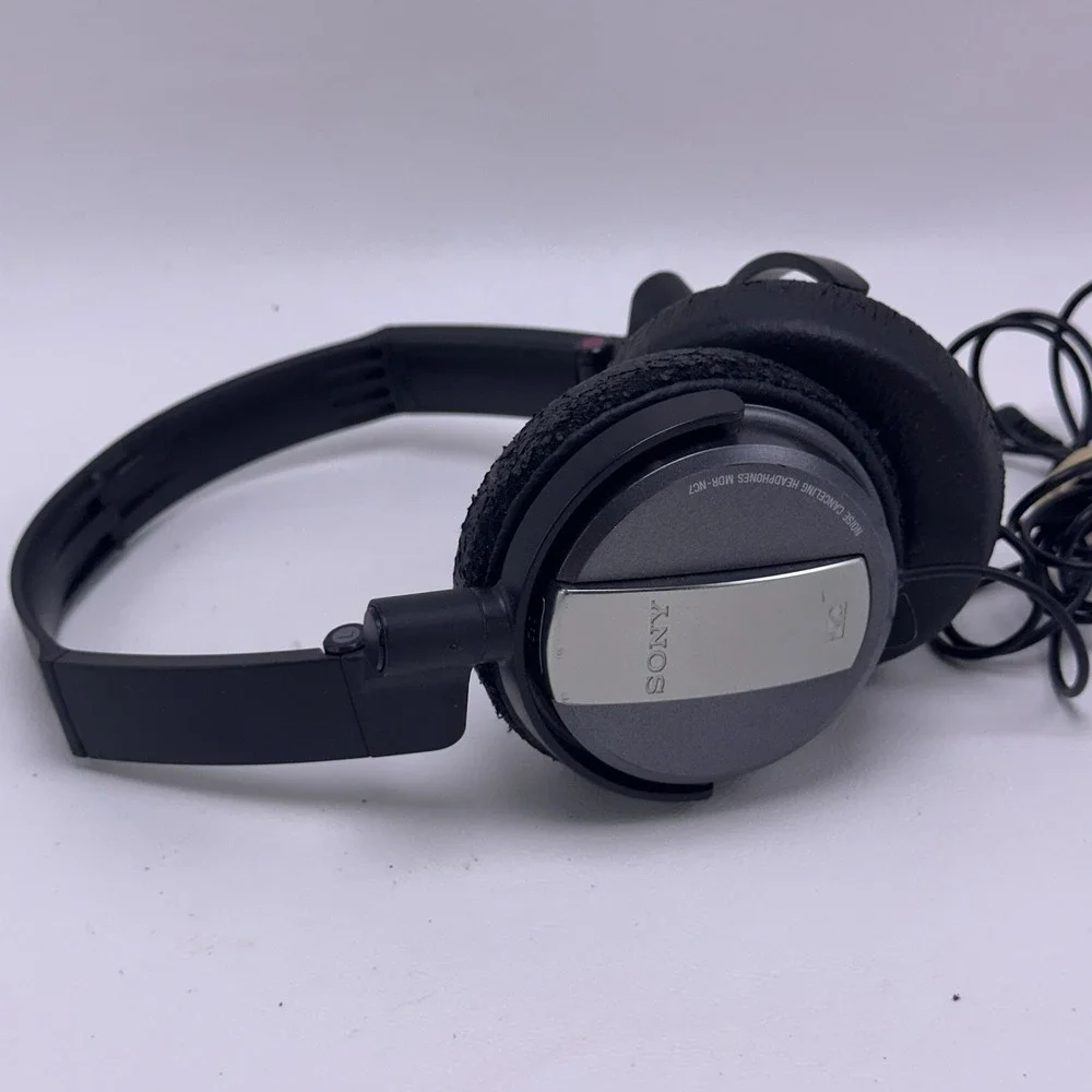 Sony MDR-NC7 Noise Canceling Headphones Wired Travel Over Ear Black‎
